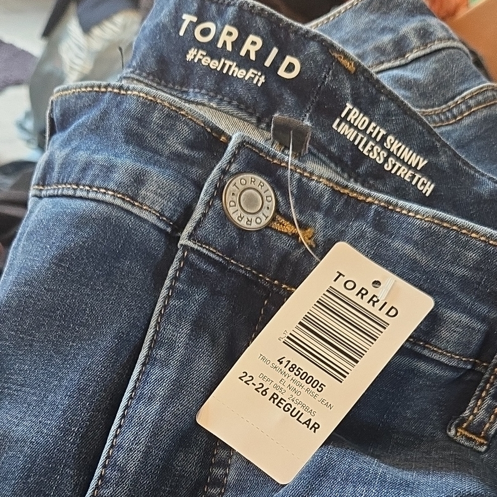 New Torrid Trio Fit Skinny Limitless Stretch Jeans 22-26 Regular